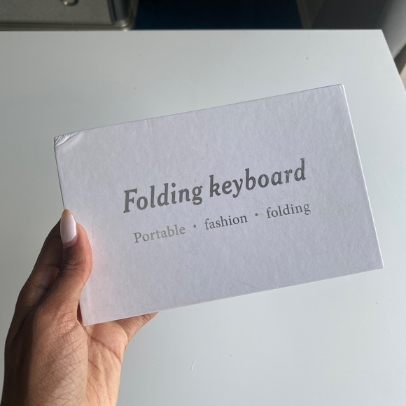 Folding Keyboard - Picture 2 of 4